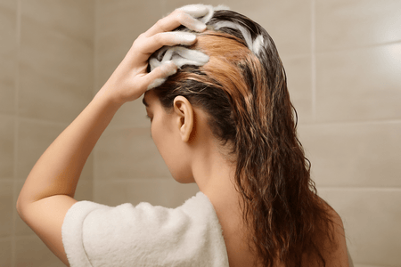 Kemiskt behandlat hår: Hur du vårdar och skyddar ditt hår naturligt