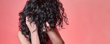 Tämja frissigt, lockigt hår: Bästa produkterna rutiner och 5-minuters räddningstips