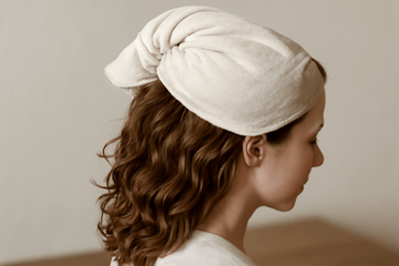 Fungerar plopping för vågigt hår? Upptäck fördelarna och teknikerna här