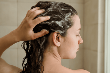 Ska du schamponera håret två gånger? Upptäck fördelarna