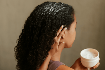 Hur du djupvårdar hår med hög porositet: Viktiga tips för optimal återfuktning och styrka