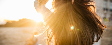 Vackert hår i solnedgången