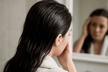 Hur ser beläggning av olja på håret ut? Upptäck de visuella tecknen här