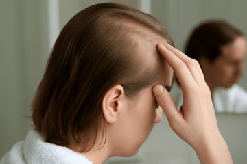 Varför blir mitt hår tunnare framtill? Förstå orsakerna och lösningarna