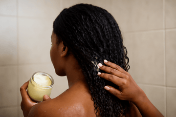 Är sheasmör bra för hår med låg porositet? Ta reda på när det fungerar bäst