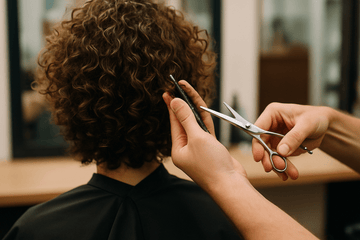 Hur ofta du ska klippa lockigt hår? Hitta ditt perfekta schema