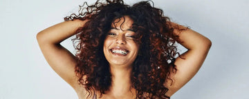 Curly Girl med vackra lockar