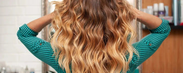 Kvinna med ombrehår