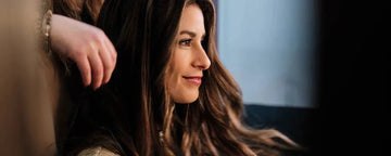 11 vackra frisyrer för mellanlångt hår 2025