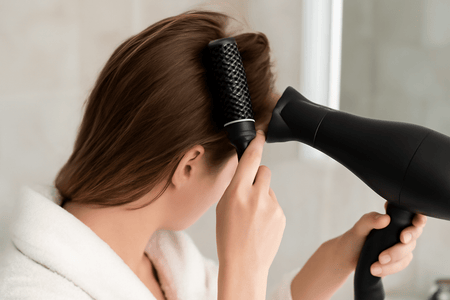 Hur du får mer volym vid hårstrånens rötter: Enkla tekniker för fylligare hår