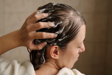 Tecken på tunt hår hos kvinnor: Vad man ska leta efter och när man ska söka hjälp