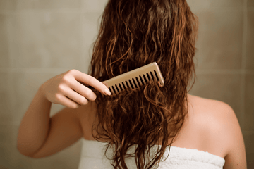 Reda ut håret efter tvätt: Enkla tekniker för slätt, trasselfritt hår