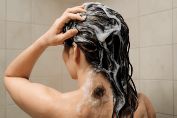 Varför tappar jag hår när jag tvättar det Förstå den naturliga cykeln och vårdande tips