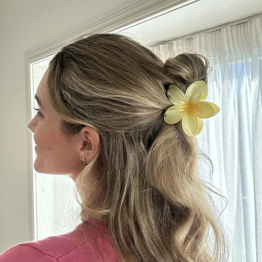 Hårklämma med blomma